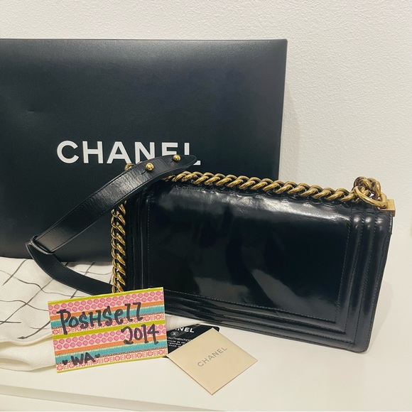 CHANEL Old Medium Boy Flap Bag - Picture 3 of 9